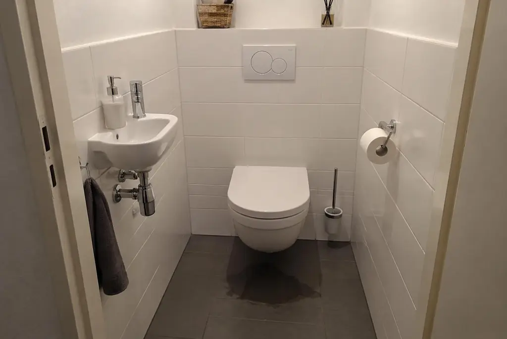 Lekdetectie Zoetermeer – natte vloer bij een toilet